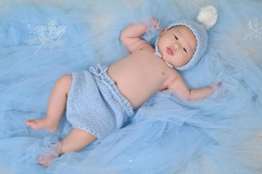 儋州宝宝吐奶黄色